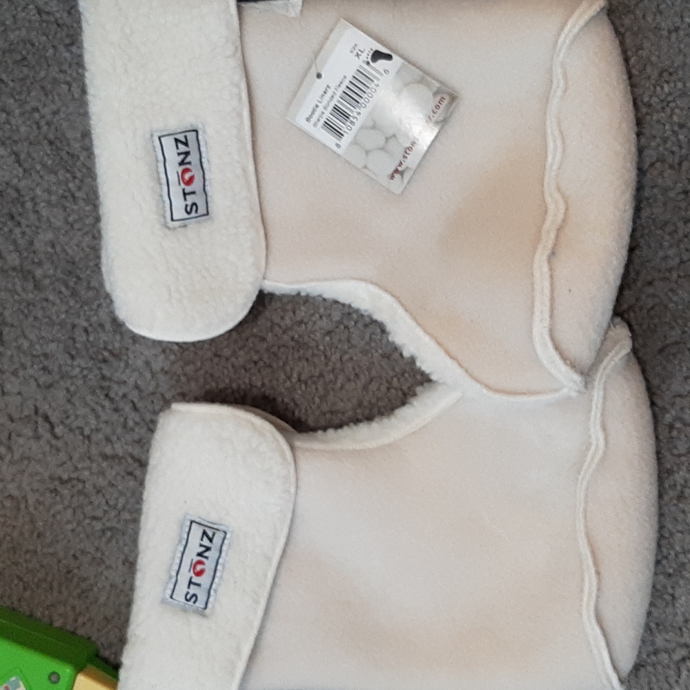 Stonz winter boots fleece liner kids NWT
